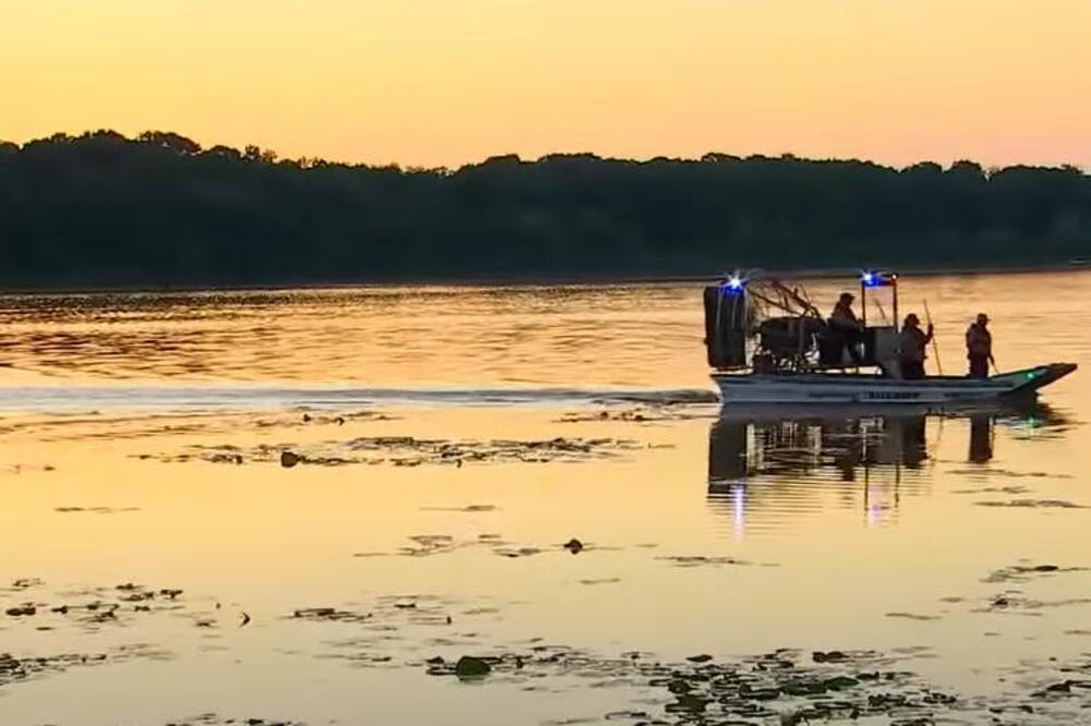 MAJKA UDAVILA TROJE MALE DECE U JEZERU: Užasu tu nije bio KRAJ, evo šta je prethodiilo stravičnoj TRAGEDIJI (VIDEO)