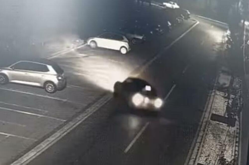 OVAKO SE ZAVRŠI KADA "PAMETNJAKOVIĆ" DIVLJA PO PUTU: Vozač iz Lazarevca se ZAKUCAO u parkiran auto (VIDEO)