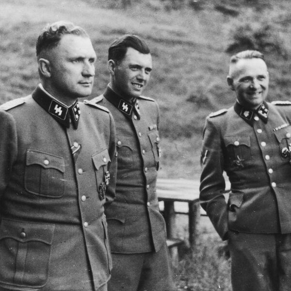 OVAJ LEKAR JE DECI VADIO ORGANE NAKON ŠTO IH JE MAMIO SLATKIŠIMA! Igle im zabijao u OČI, ŠOK usledio kad je UMRO