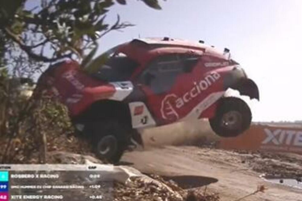 JEZIV UDES KARLOSA SAJNCA: Veliki šampion izgubio kontrolu pri punoj brzini, svi su pretrnuli! (VIDEO)