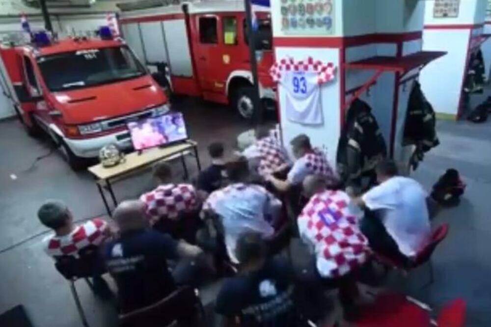 RAKITIĆ ŠUTIRAO PENAL ZA POLUFINALE SP A UMESTO SLAVLJA TRK U UNIFORME: Hrvatski vatrogasci oduševili region! VIDEO