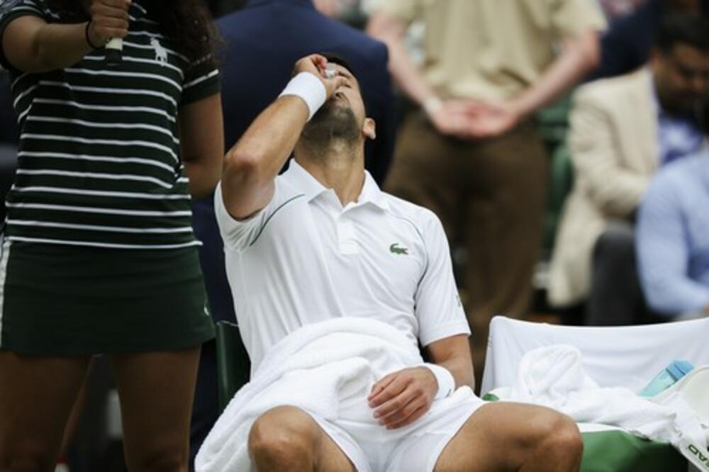 OTKRIVENO ŠTA ĐOKOVIĆ UZIMA TOKOM MEČEVA! Biće bure - ovo je njegovo TAJNO oružje!