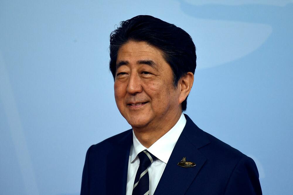 VIŠI ORDEN HRIZANTEME: Šinzo Abe biće odlikovan NAJVIŠIM DRŽAVNIM ODLIKOVANJEM!