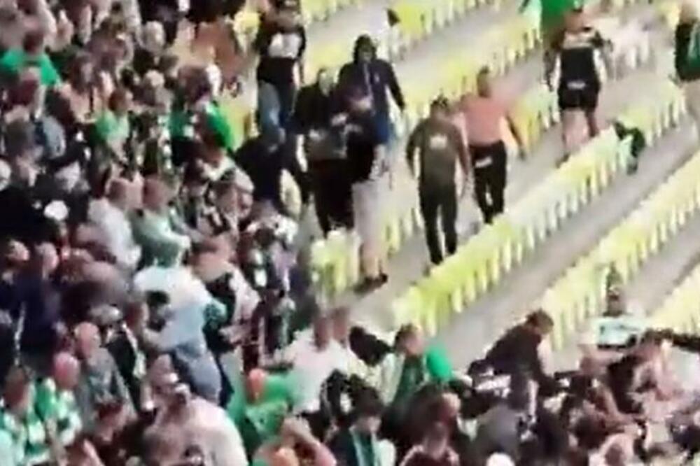 ŽESTOK HAOS, TUČA SVAKO PROTIV SVAKOG! Bejzbol palice, pesnice, suncobrani, a policija nemoćna (VIDEO)