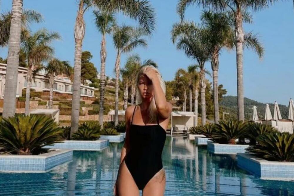 NATAŠIN KOSTIM GRMI, A KOŠTA MANJE OD 2.000 DINARA: Stoji svima, a tek nju da vidite, BOMBETINA (FOTO)