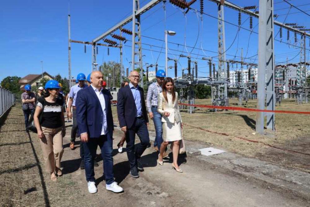 MILOŠ VUČEVIĆ OBIŠAO TRAFO STANICU: Elektromreža Srbije uspešno je realizovala projekat izgradnje kablovskog voda