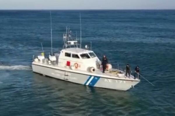 JOŠ JEDNA TRAGEDIJA NA OMILJENOJ DESTINACIJI SRBA: Deka pokušao da spasi UNUČE, srce ga izdalo u MORU!