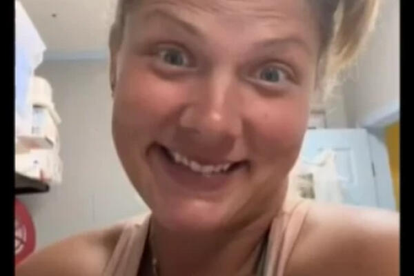 RADILA JE TO SA KUĆNIM UREĐAJEM I SVE SNIMALA: Nećete verovati šta je uspela DA STAVI (VIDEO)