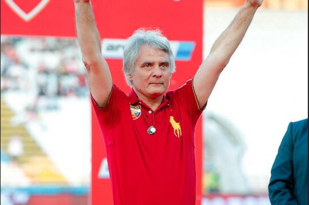 LEGENDE PODRŽALE ZVEZDINE IGRAČE NA TRENINGU! Dule Savić zbog majice ostavio sve u drugom planu! (FOTO)