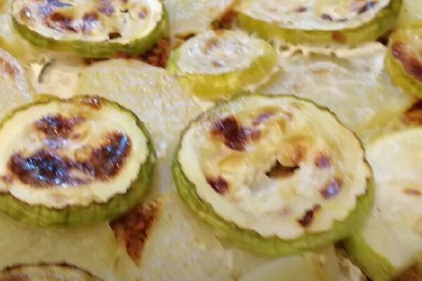 OVAJ RUČAK SE SPREMA ZA MANJE OD 350 DINARA: Tajna MUSAKE SA POVRĆEM krije se u TAJNOM PRELIVU (RECEPT)