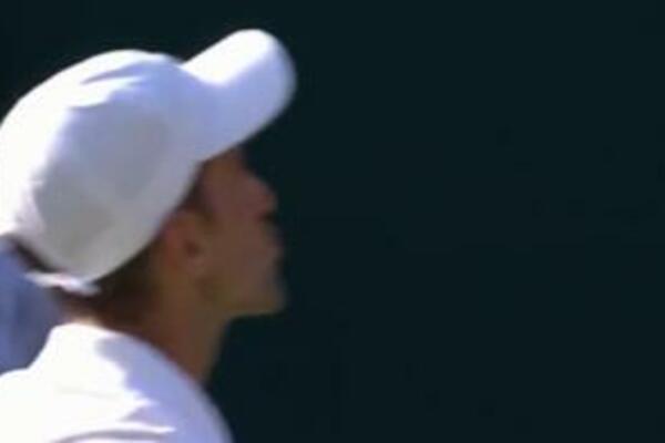 Novakov POLJUBAC ZA RASTANAK: Nekulturna publika iznervirala Đokovića! ŠMEKERSKI ODREAGOVAO! (VIDEO)