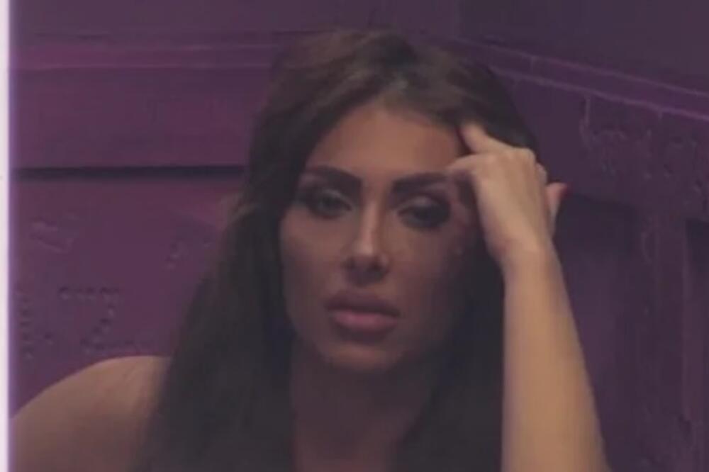 NAPUPMALA USNE, OPERISALA NOS, URADILA JAGODICE! EVO KAKO JE IRMA SERJANIĆ NEKAD IZGLEDALA: Zagrcnućete se! FOTO