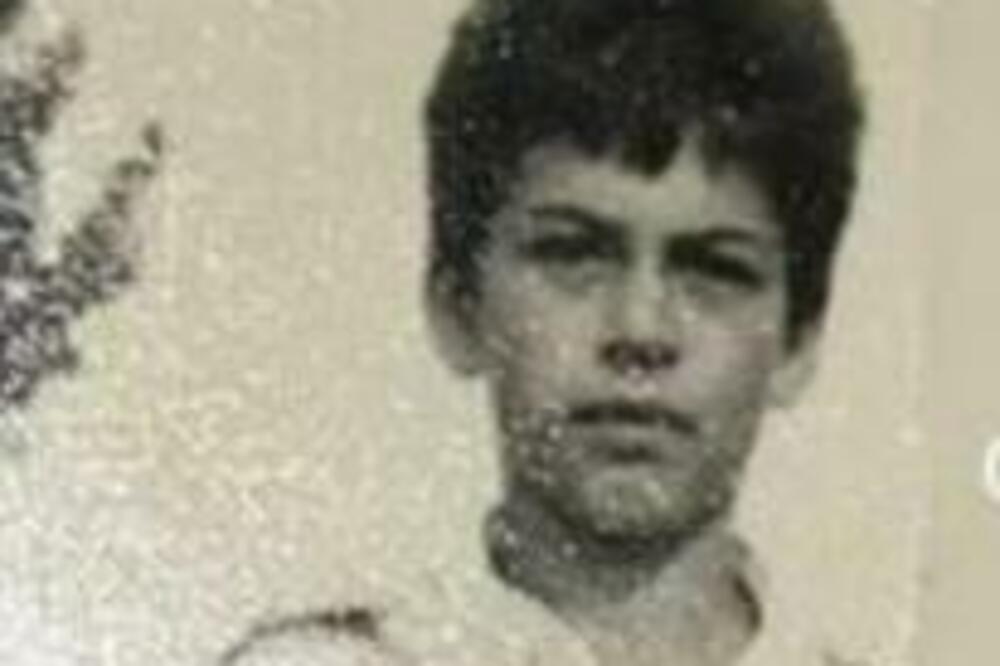 OD BEDE DO LUKSUZA! TROŠNA KUĆA BEZ PROZORA I NJIH 7 U NJOJ: Ovde je živeo NAŠ PEVAČ, teško za gledanje