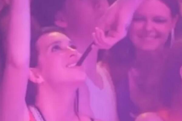 ZBOG OVOG SNIMKA CEO INTERNET GA SAŽALJEVA: Pred NJEGOVIM očima je OVO URADILA sa POZNATIM REPEROM, ŠOK (VIDEO)