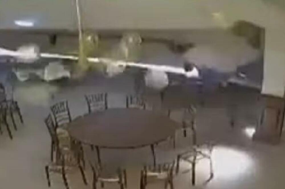 STRAVIČAN SNIMAK IZ LESKOVCA: Obrušio se PLAFON u HOTELU, ljudi BEŽALI NA SVE STRANE (VIDEO)