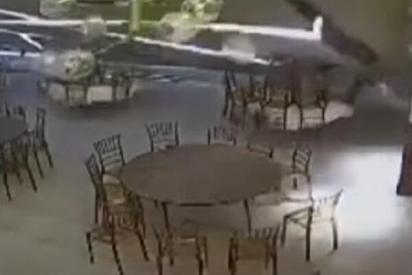 OGLASIO SE VLASNIK RESTORANA U KOJEM JE DOŠLO DO OBRUŠAVANJA PLAFONA: Evo šta se DESILO