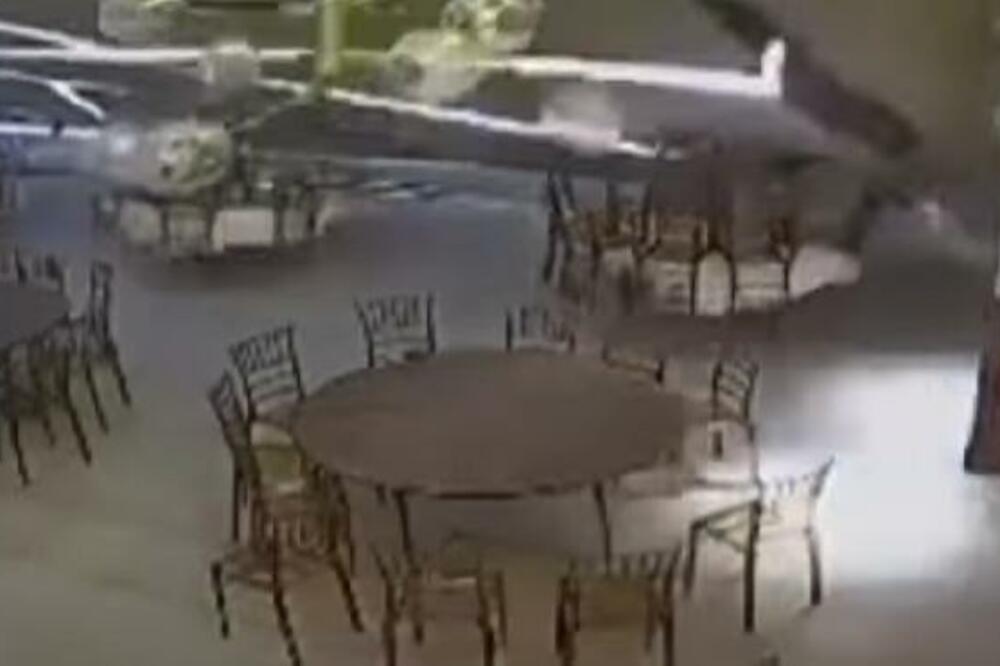 OGLASIO SE VLASNIK RESTORANA U KOJEM JE DOŠLO DO OBRUŠAVANJA PLAFONA: Evo šta se DESILO