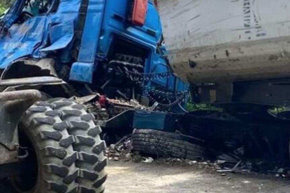 NAJNOVIJI DETALJI STRAVIČNE NESREĆE KOD TEKERIŠA: Na licu mesta poginuo vozač šlepera! (FOTO)