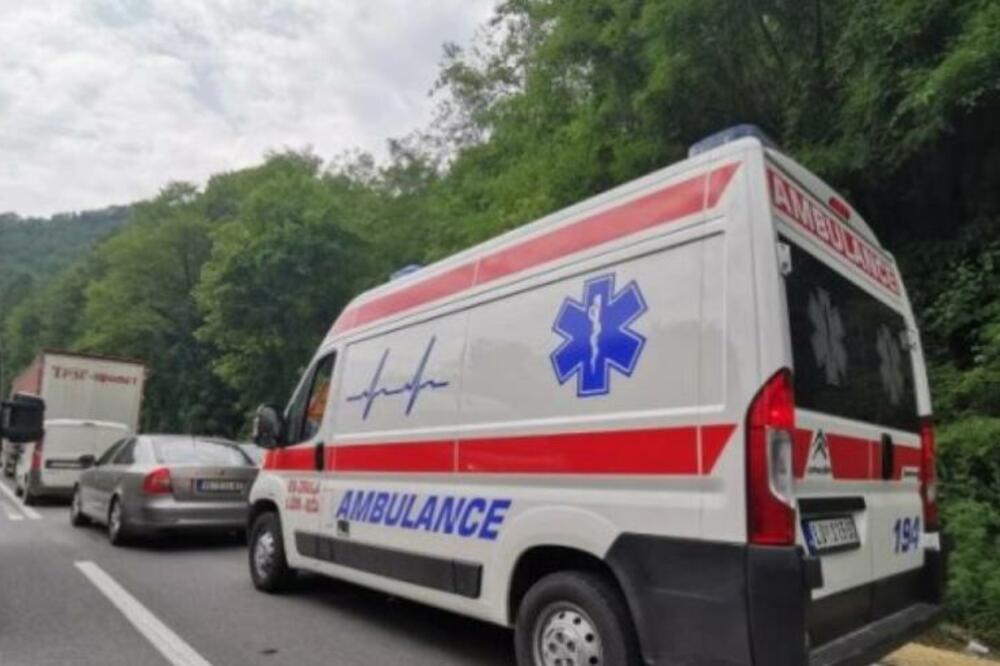 STRAVIČNA NESREĆA NA PUTU LESKOVAC-GRDELICA: Poginula jedna devojka, tri osobe povređene