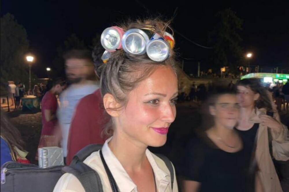 POBEDNIČKA EXIT FRIZURA: Devojka je samo nakačila LIMENKE i NASTAO JE ŠOU! (FOTO)