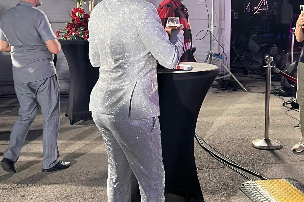 OVO JOŠ NISTE VIDELI! ESPRESO NA OTVARANJU FINALA ZADRUGE: Evo šta Milan Milošević radi dok ga NIKO NE GLEDA, ŠOK!