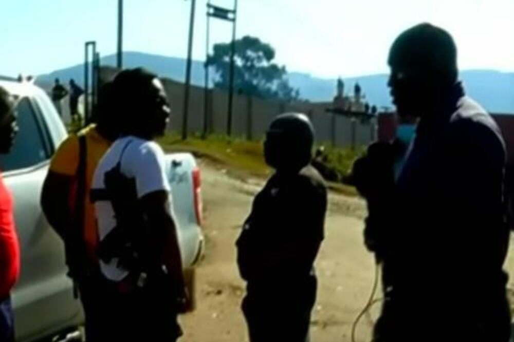MASAKR U JUŽNOJ AFRICI: Ubijene 4 osobe, dvojica muškaraca nasumično pucala na GOSTE u baru! (VIDEO)