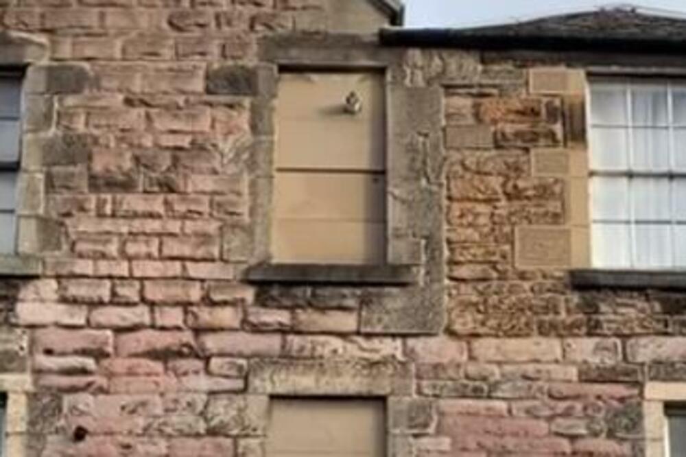 ZAŠTO SU BRITANCI ZIDALI PROZORE? Bizarna PRAKSA imala praktičnu SVRHU pre 150 godina (VIDEO)