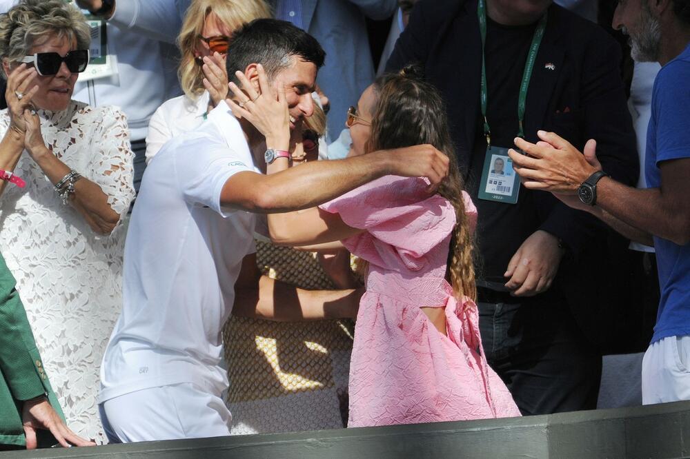 JELENA ĐOKOVIĆ U ROZE HALJINICI KOJI SU MNOGI JUČE HEJTOVALI: Ipak, ona dobro zna zašto se odlučila za nju! (FOTO)