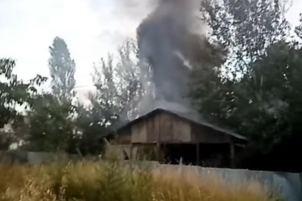 IZBIO POŽAR NA BEŽANIJSKOJ KOSI: Vatra zahvatila BARAKU, vatrogasci na TERENU (VIDEO)