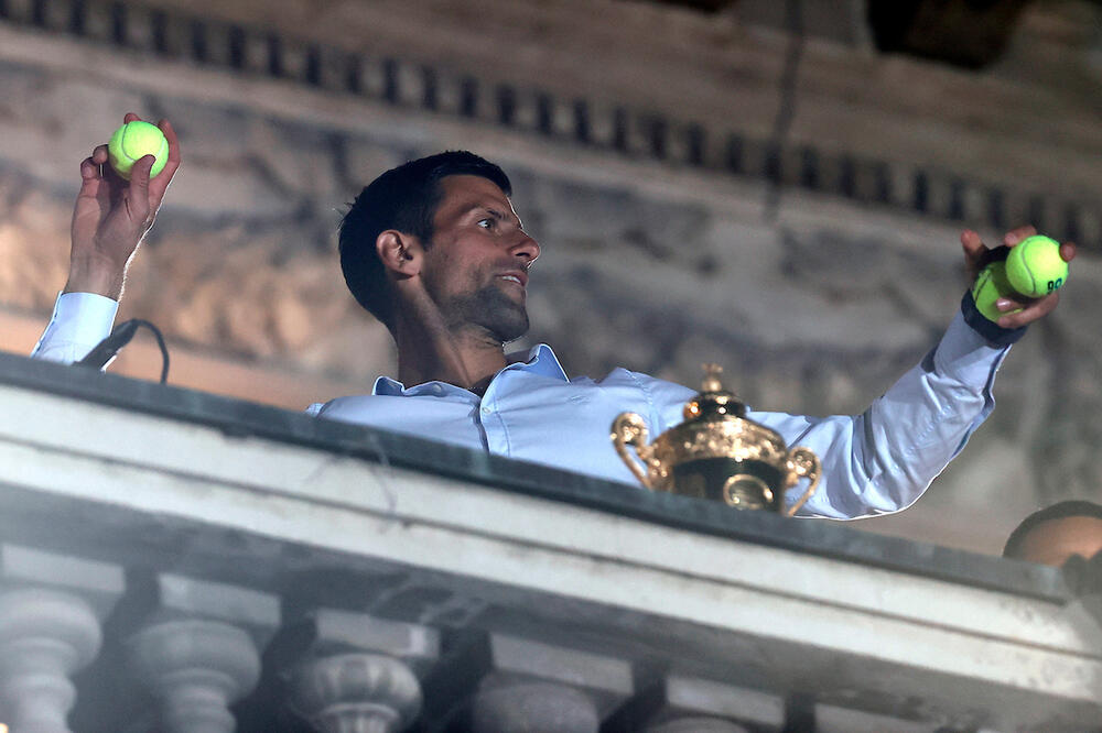 PRECIZNOST JE TU: Novak ispunio želju komšijama, pogledajte šta je uradio! (VIDEO)