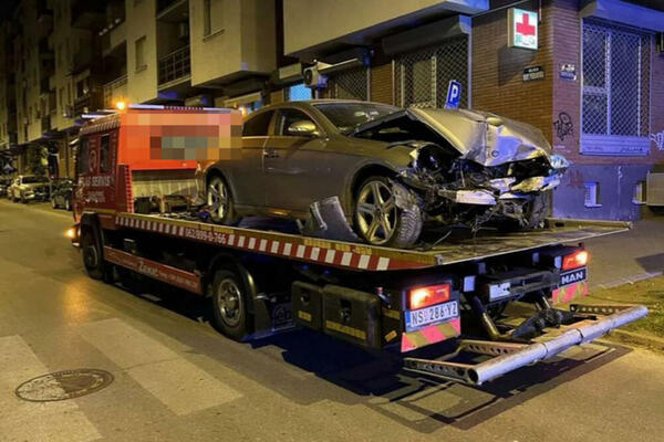 ZAKUCAO SE U BAŠTU KAFIĆA U NOVOM SADU, POVREĐENE 2 DEVOJKE! Za vozačem, koji je pobegao, još se traga (FOTO)