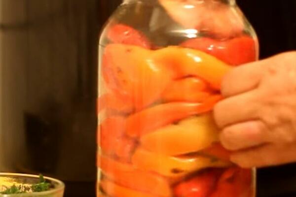 OVAKO SE PRAVI ČUVENA SOMBORKA U TEGLI: Osvajaće vas do kraja zime, SVAKA DOMAĆICA NAVIJA ZA NJU