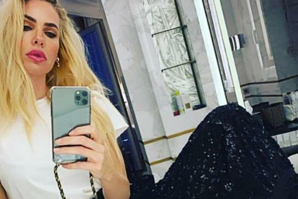 TOTI SE RAZVODI NAKON 17 GODINA BRAKA I 3 DECE: "Uvek preuzimam inicijativu u krevetu, želim s*ks po ceo dan!"