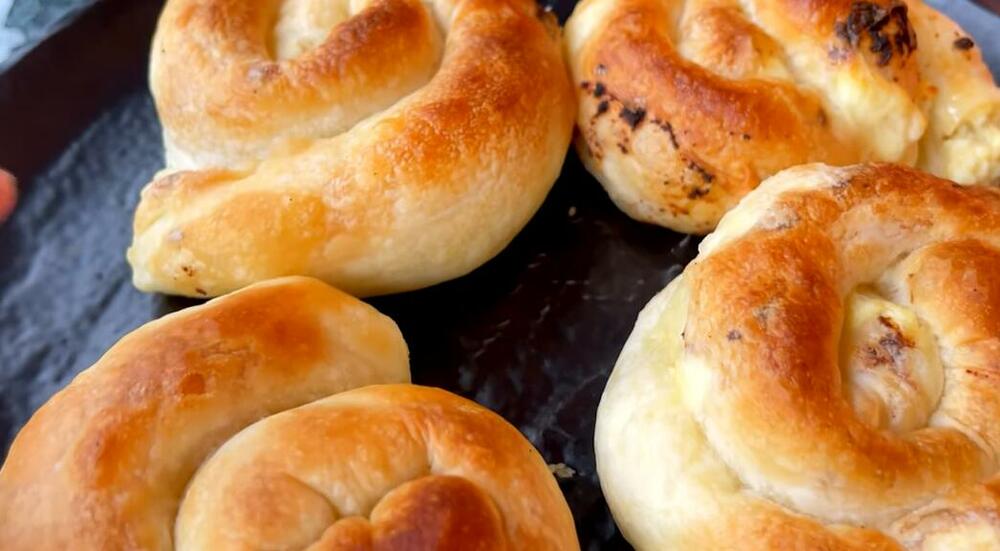 Pitice sa sirom, Pita