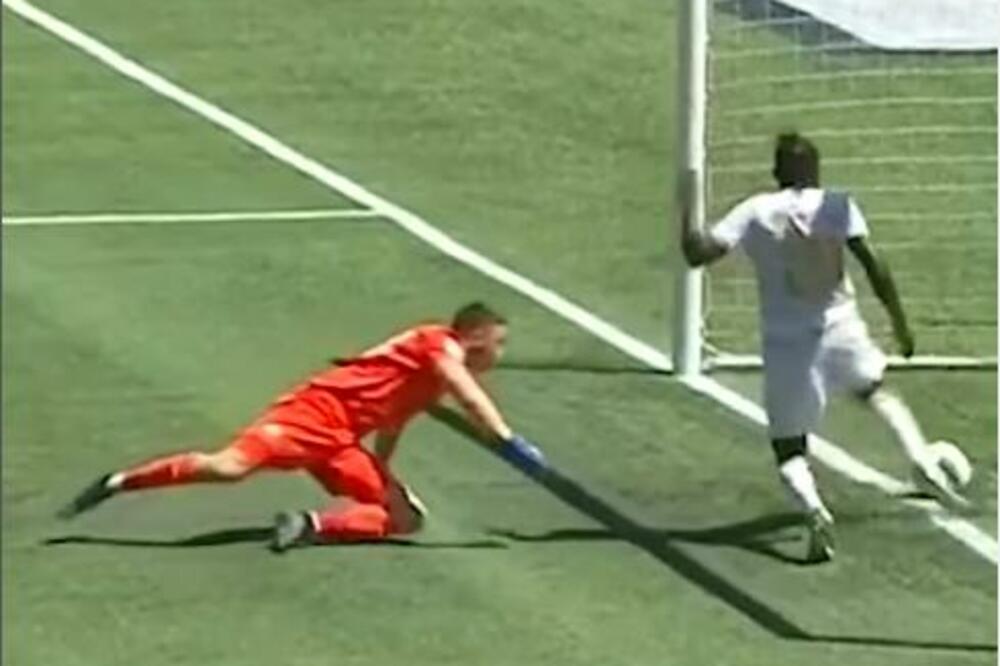 OVO JOŠ NIJE VIĐENO, KAKO MU JE UOPŠTE USPELO?! Nije se potresao: "Stvarno sam promašio skroz prazan gol!" (VIDEO)