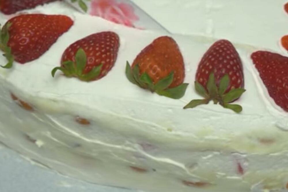 KOLAČ SA JAGODAMA I KREMOM, IDEALNA USKRŠNJA POSLASTICA: Cela porodica će uživati u OVOM UKUSU