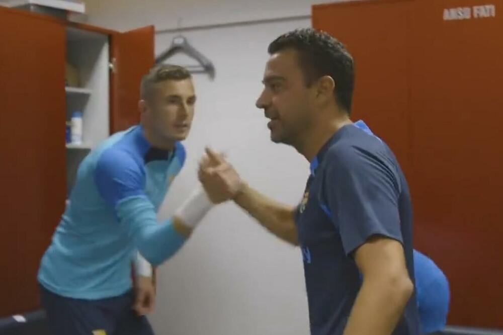 URNEBESNO ALI I PODMUKLO! Ćavi se sa svima pozdravio u svlačionici, OBRATITE PAŽNJU NA JEDNOG IGRAČA (VIDEO)