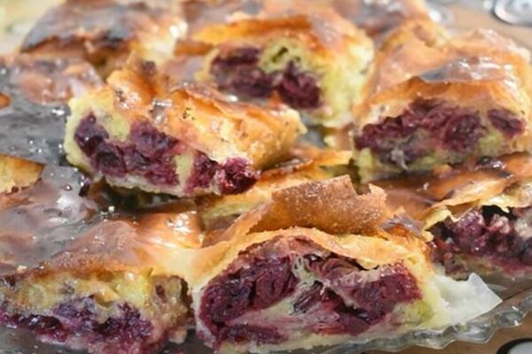 PITA-TORTA SA VIŠNJAMA KOJA VAS MAMI DA JE UZMETE: Sprema se lako, a ukus je NEVEROVATAN