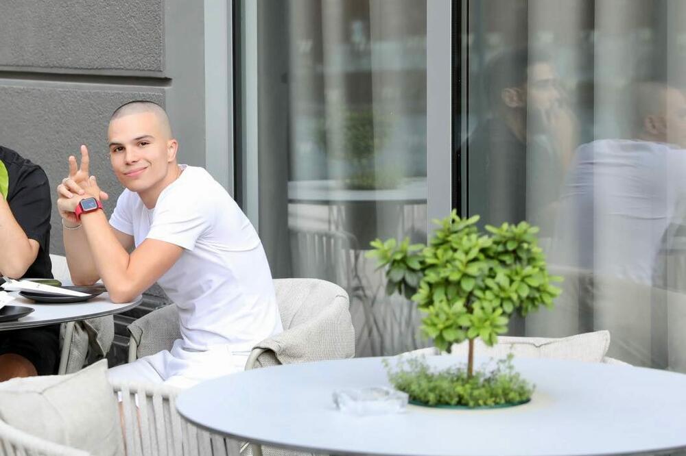 VOJAŽ POSLE FLAŠE U GLAVU NAPUSTIO SRBIJU: Objavio FOTKU nakon koje će vam SVE BITI JASNO