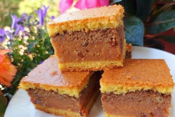 BAKA JELA PODELILA RECEPT ZA NAJJEDNOSTAVNIJI KOLAČ: Glavni sastojak su ORASI, oduševićete goste! (VIDEO)