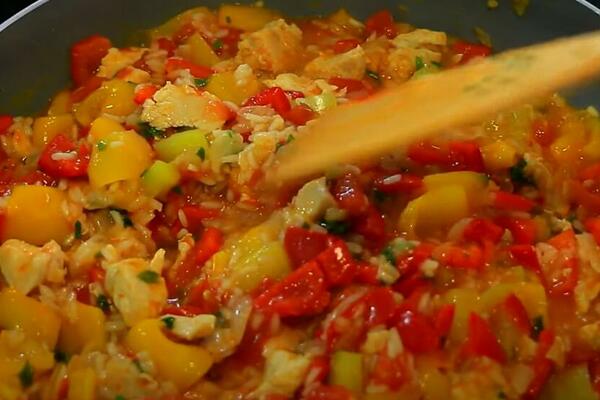 STARINSKI RECEPT ZA ĐUVEČ KAKAV SU U JOGOSLAVIJI SVI TAMANILI: Posno jelo koje će vas držati sitim CEO DAN