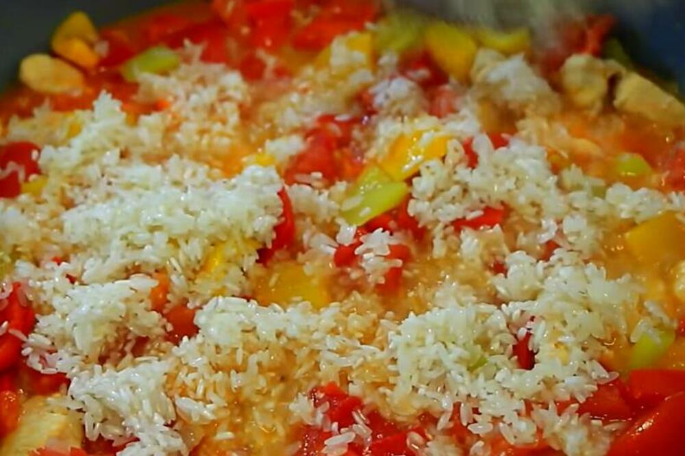 ĐUVEČ NA VODI PO RECEPTU NAŠIH BAKA ĆE VAS ODUŠEVITI: Ukusan ručak za dane Uskršnjeg posta - obožavaćete ga