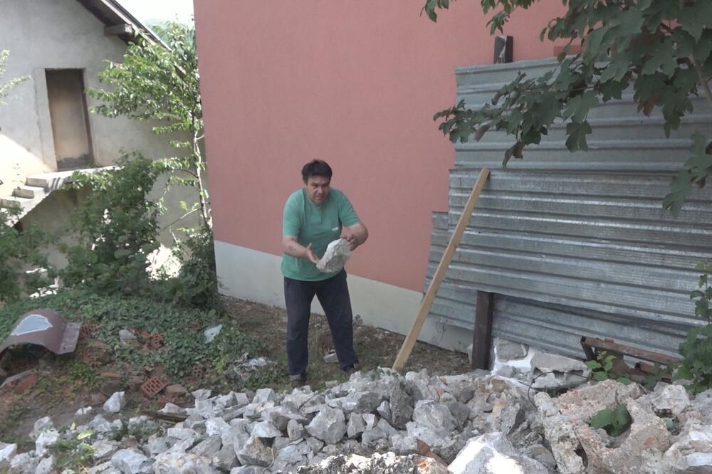 "DOĐI, ČOVEK TI ULETEO U KUĆU KROZ PROZOR!" Vuleta pozvao brat pa mu reko NEVEROVATNU STVAR, au! (FOTO)