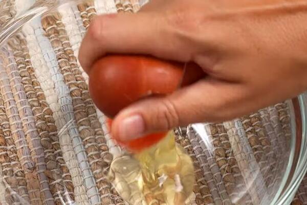 TRIK SA JAJIMA ZA KOJE DOMAĆICE NISU ZNALE, KONAČNO JE ISPLIVAO: Gledajte snimak i sve će vam biti jasno