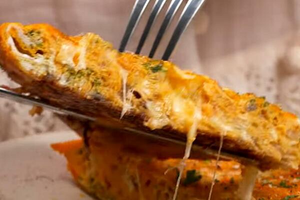 JAJA U KOMBINACIJI SA OVOM VRSTOM LUKA SU PRAVA VITAMINSKA BOMBA: Idealan OBROK za LETNJE DANE (RECEPT/VIDEO)