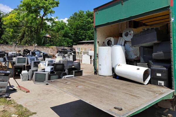 UNEO PREKO 9 TONA ELEKTRIČNOG OTPADA U SRBIJU: Policija otkrila DEPONIJU u Pančevu (FOTO)