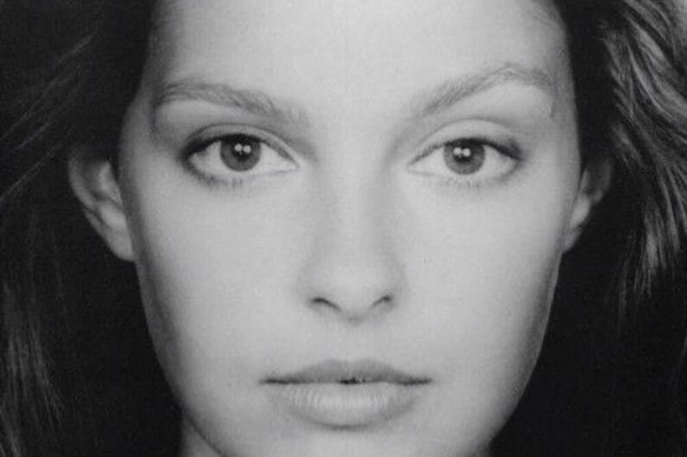 TRAUMATIČNO ISKUSTVO JOJ OBELEŽILO ŽIVOT: Poznata GLUMICA preživela zlostavljanje, SILOVANJE i incest (FOTO)