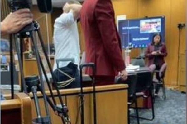 "SILOVAO SI MOG SINA": Neverovatno kakav se HAOS ODIGRAO - ULAZITE NA SOPSTVENU ODGOVORNOST! (VIDEO)