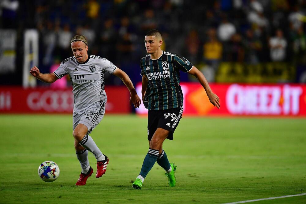 SRPSKI FUDBALER UŠAO U ODABRANO DRUŠTVO! Joveljić nastavlja da briljira u dresu tima iz Los Anđelesa! (VIDEO/FOTO)