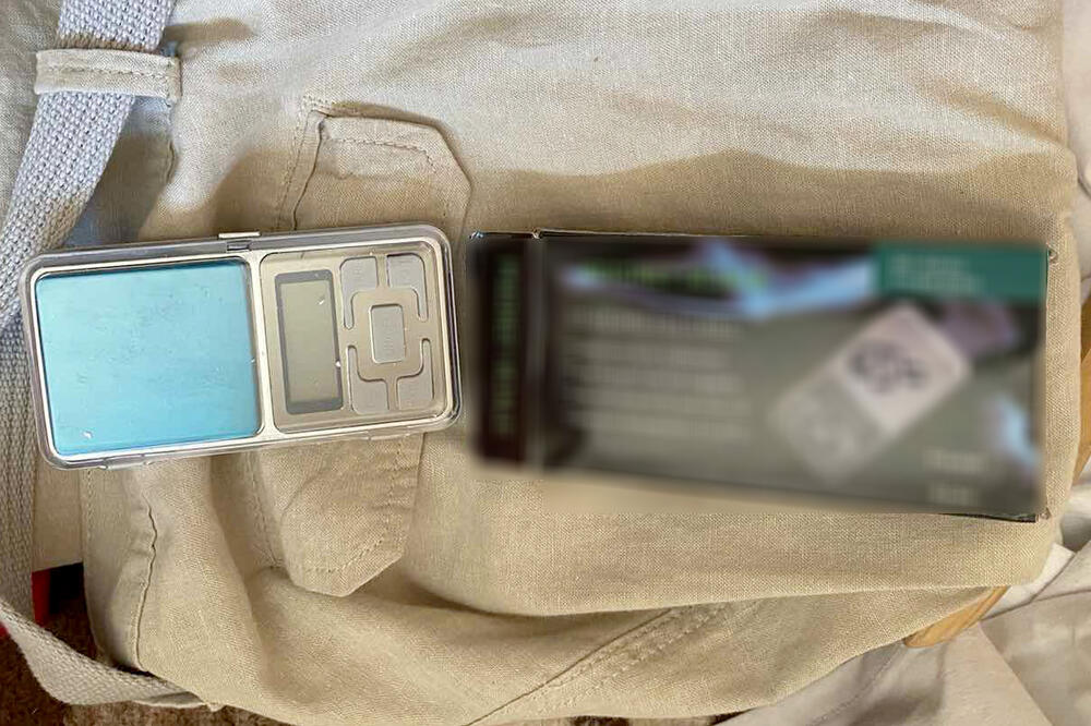 DILER IZ LAZAREVCA DOLIJAO: Policija mu pronašla kilogram amfetamina u stanu (FOTO)